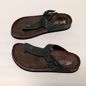Cliffs by White Mountain Granola Blue Raspberry Thong Sandal Size 7 1/2